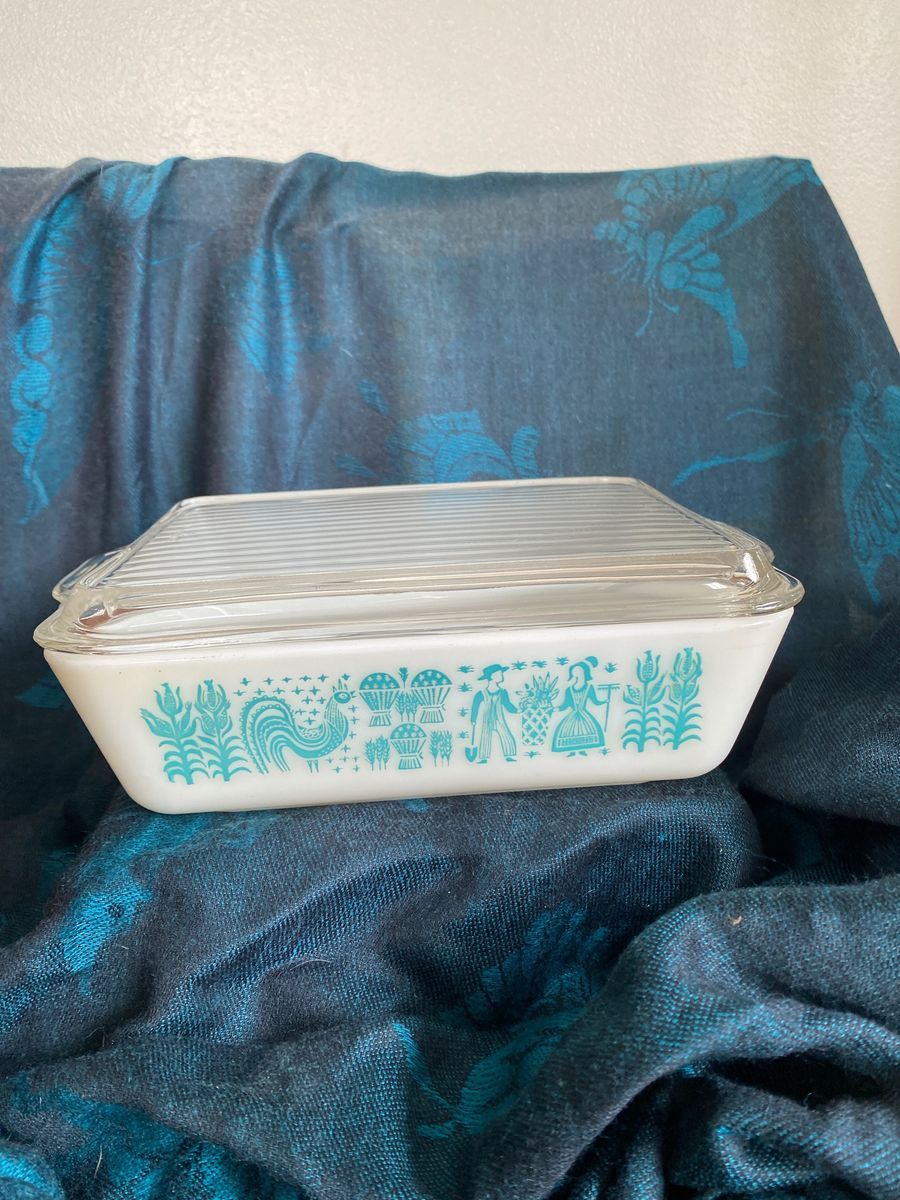 Vintage Pyrex Butterprint Amish 1 1/2 quart Refrigerator Dish with Cover