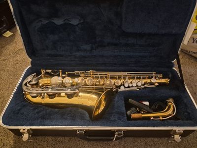 Vito (Yamaha) Alto Saxophone Sax with Warranty