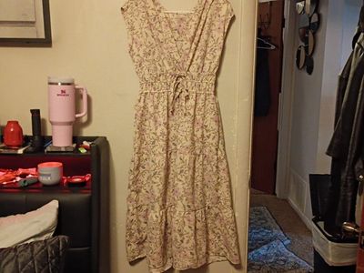 Cute Floral Summer Dress, Size Large - Perfect for Warm Weather