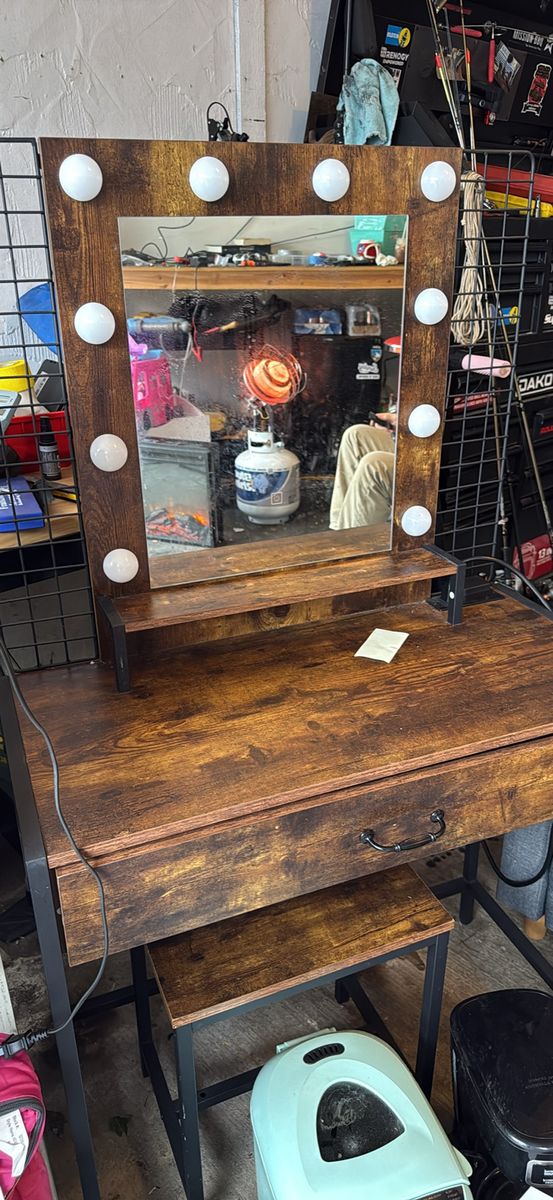 Makeup Table