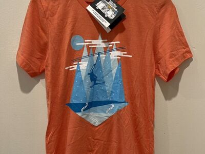 NWT Wild Tribute Orange Blue Skiing T-Shirt Small