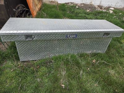 UWS crossover diamond plated aluminum truck tool box