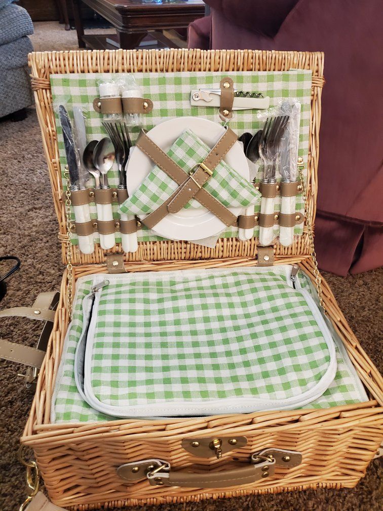 4 Person Woven Wicker Picnic Basket Set with Insulated Cooler Green Gingham
