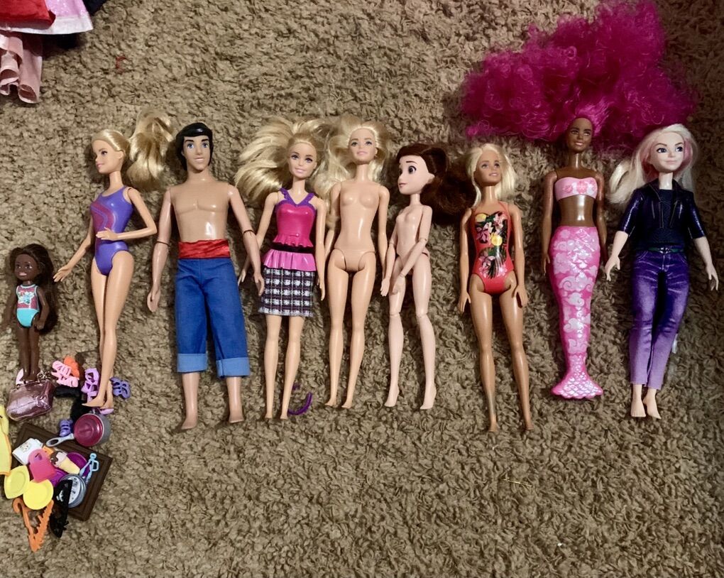 Barbies And Clothes