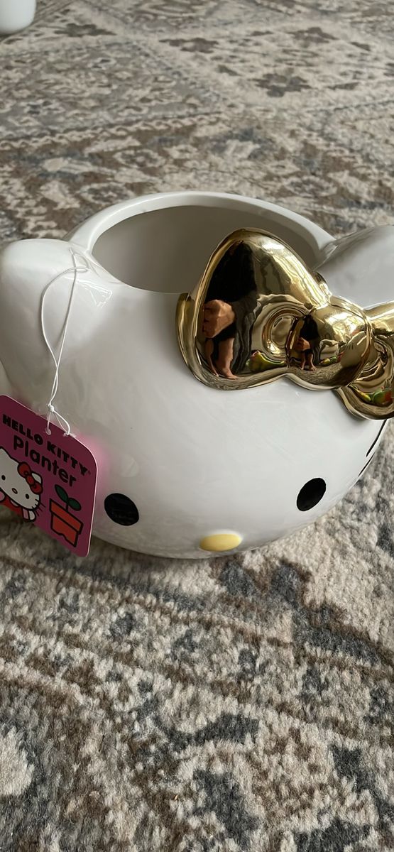 Hello Kitty White w/ Gold Bow Ceramic Planter 7" Zrike Brands Sanrio