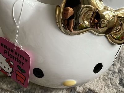 Hello Kitty White w/ Gold Bow Ceramic Planter 7" Zrike Brands Sanrio