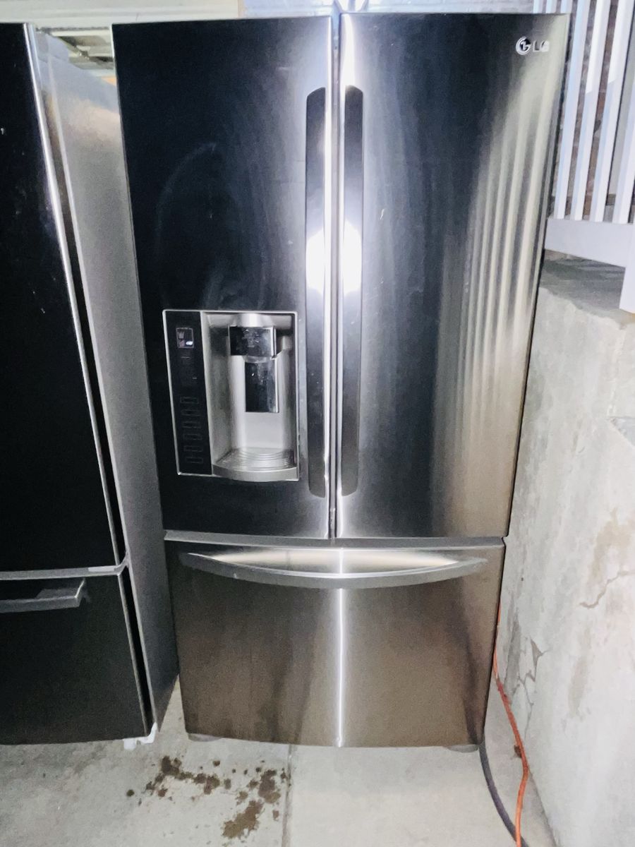 $550 OBO GOOD 33” inch wide LG FRIDGE STAINLESS STEEL