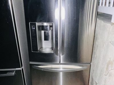 $550 OBO GOOD 33” inch wide LG FRIDGE STAINLESS STEEL