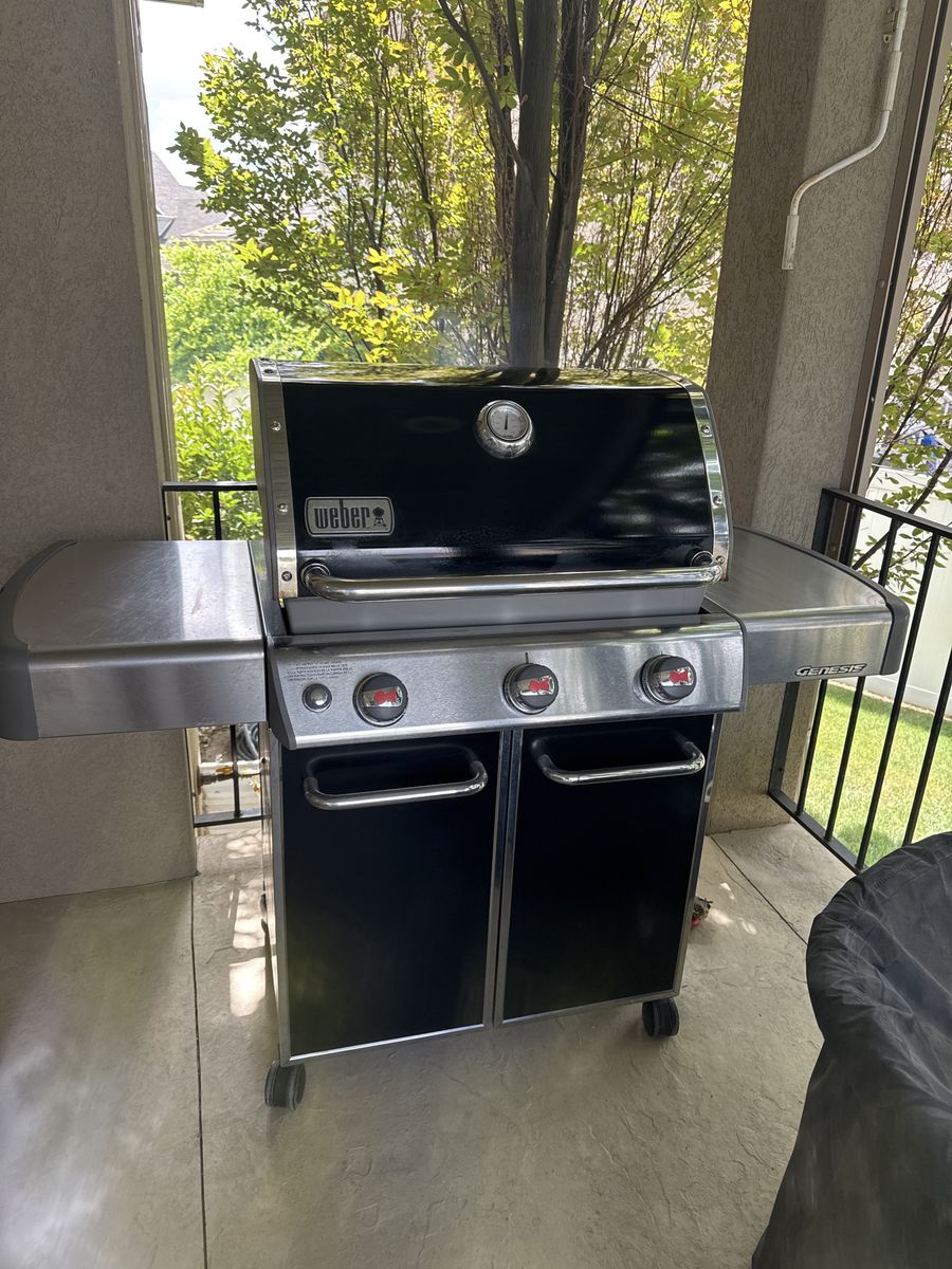 Weber Genesis Natural Gas Grill - Black/Stainless Steel - Excellent Condition