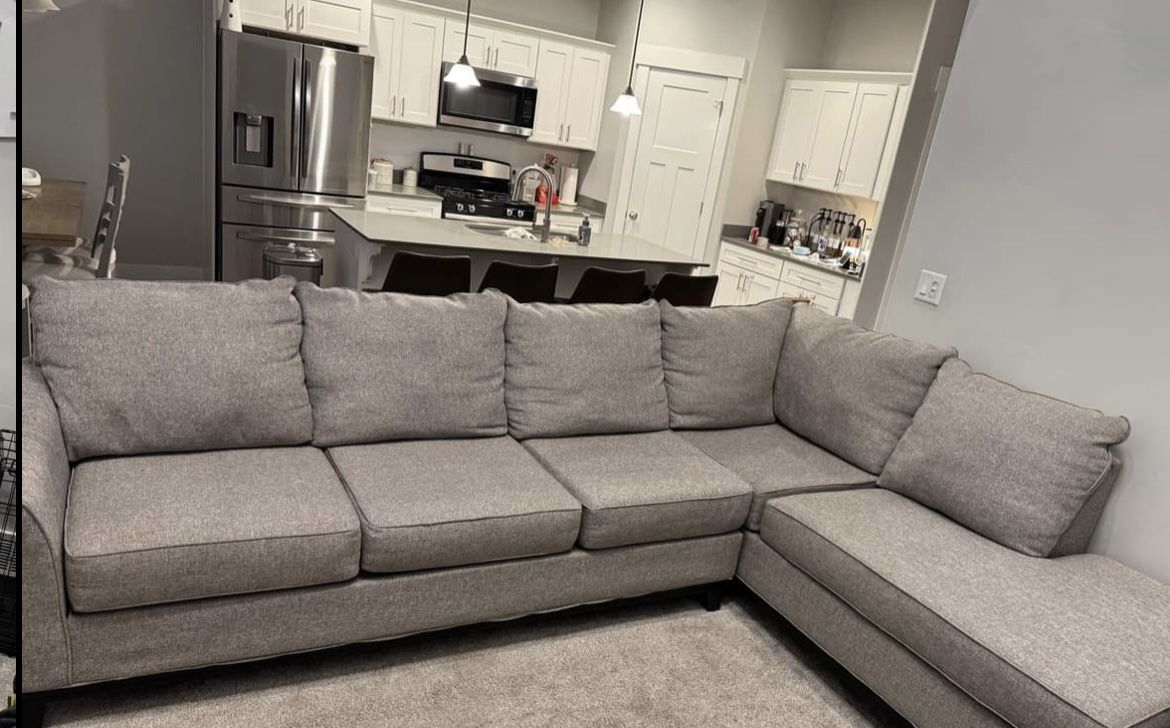 RC Willey’s Emerson Couch
