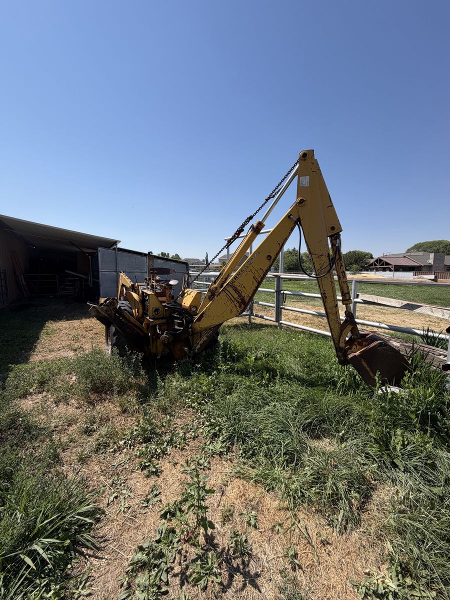International Harvester 3414 Diesel Industrial Tractor Backhoe Loader