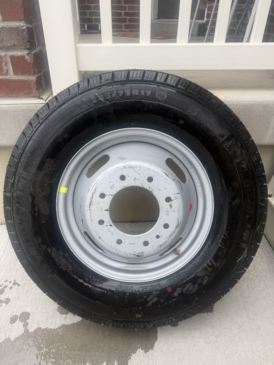 LT245/75R17 Tire Mounted on a dually wheel- Used great Condition