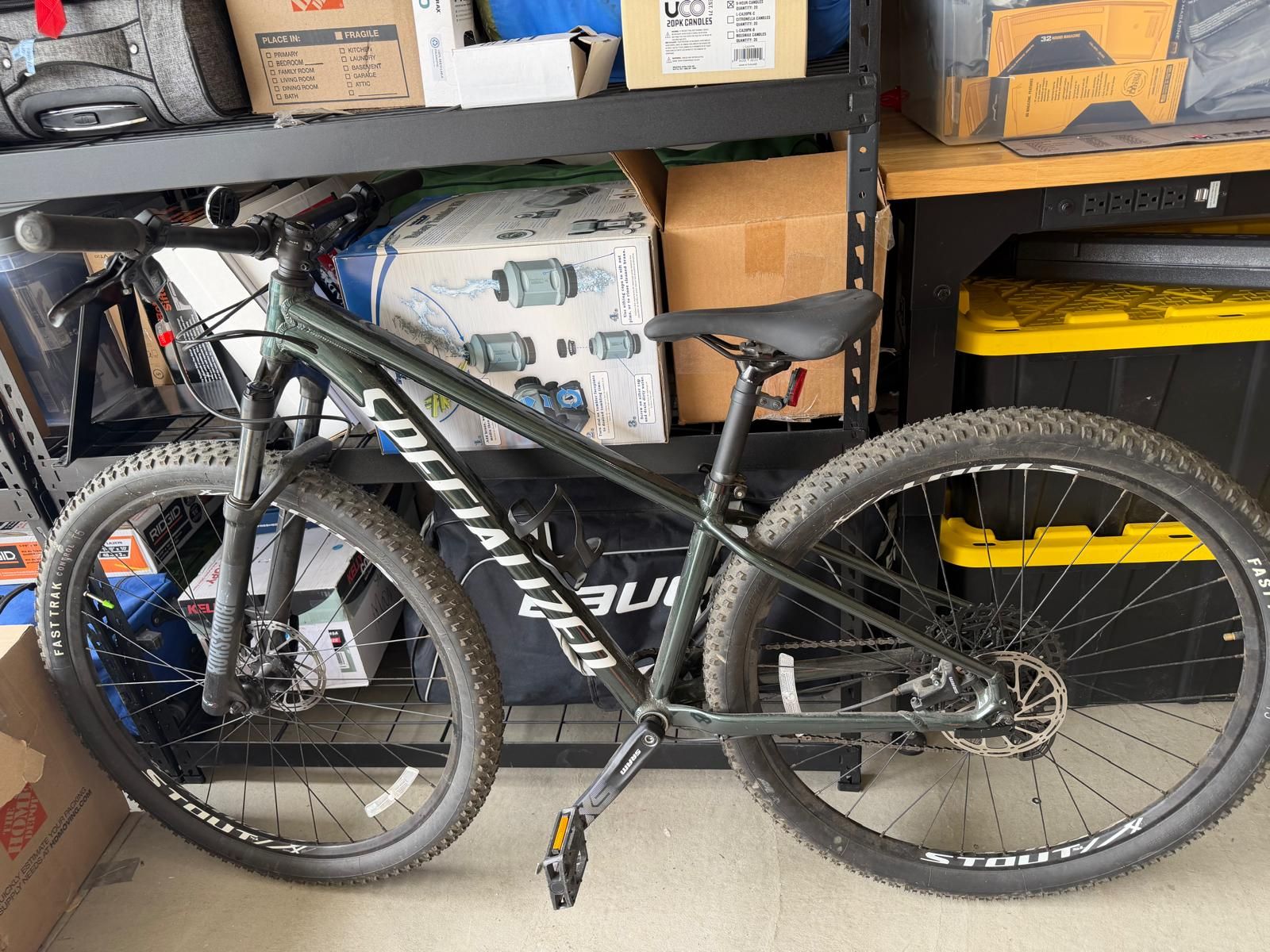 2023 Specialized Rockhopper Elite 27.5" Mountain Bike — Medium — Excellent Condition