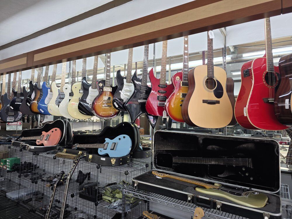 guitars / musical equipment