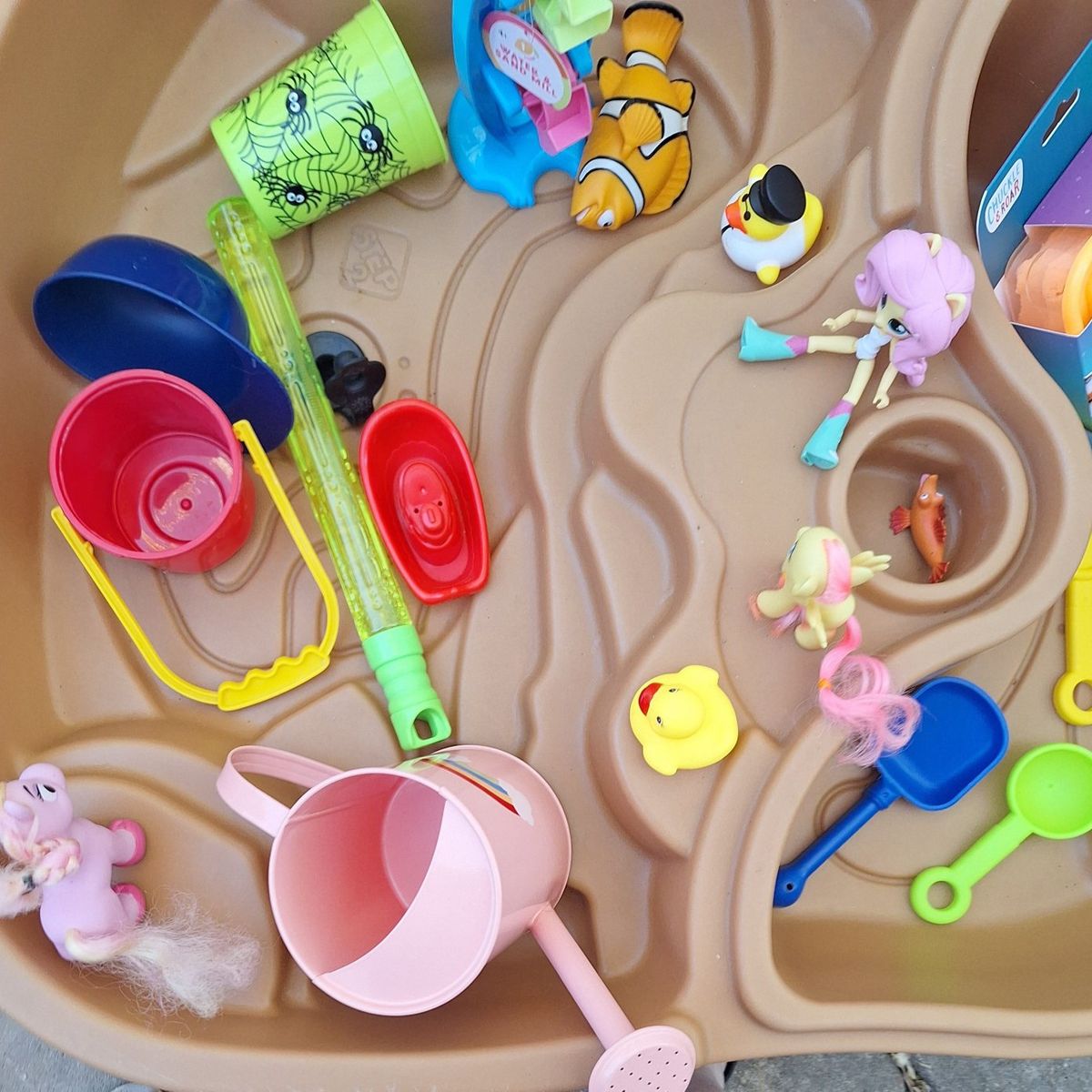 Step2 Dino Dig Sand & Water Table