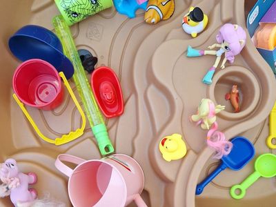 Step2 Dino Dig Sand & Water Table