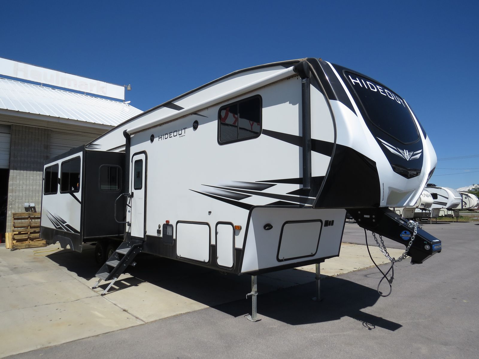 2020 Keystone Hideout 300RLDS (2 Slides!)
