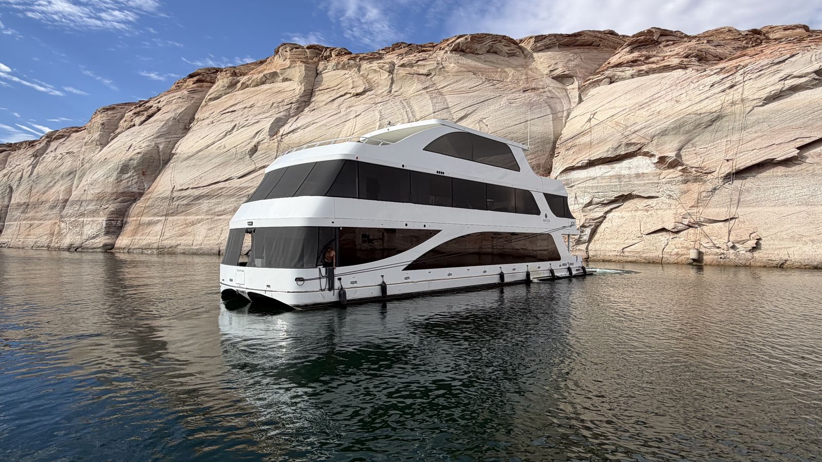 2019 Adonia Yachts 22' x 93' Traditions Houseboat — 1/4 Share