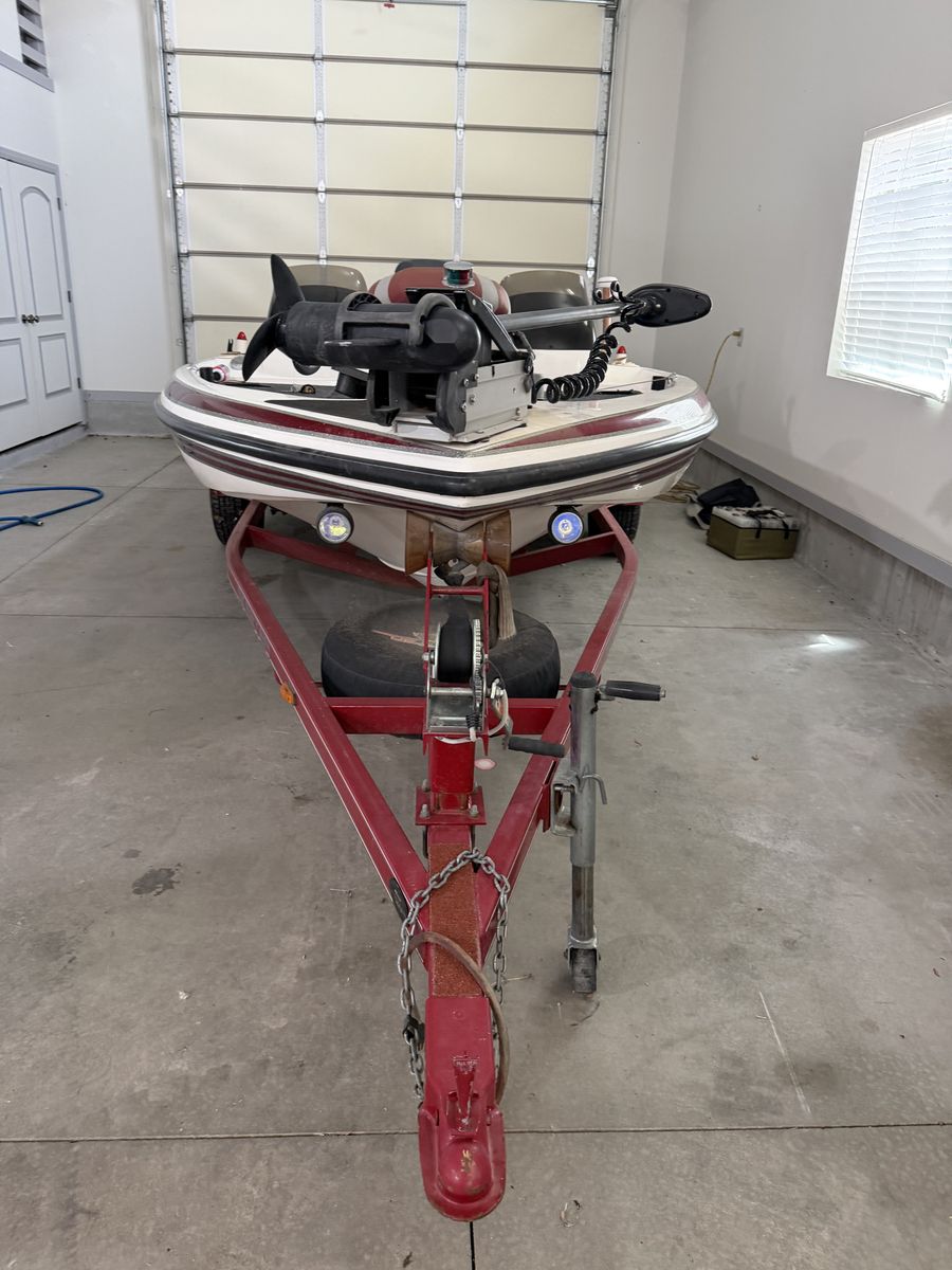 Skeeter Bass Boat with Yamaha Outboard Motor 115 w/ trailer