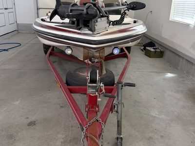 Skeeter Bass Boat with Yamaha Outboard Motor 115 w/ trailer