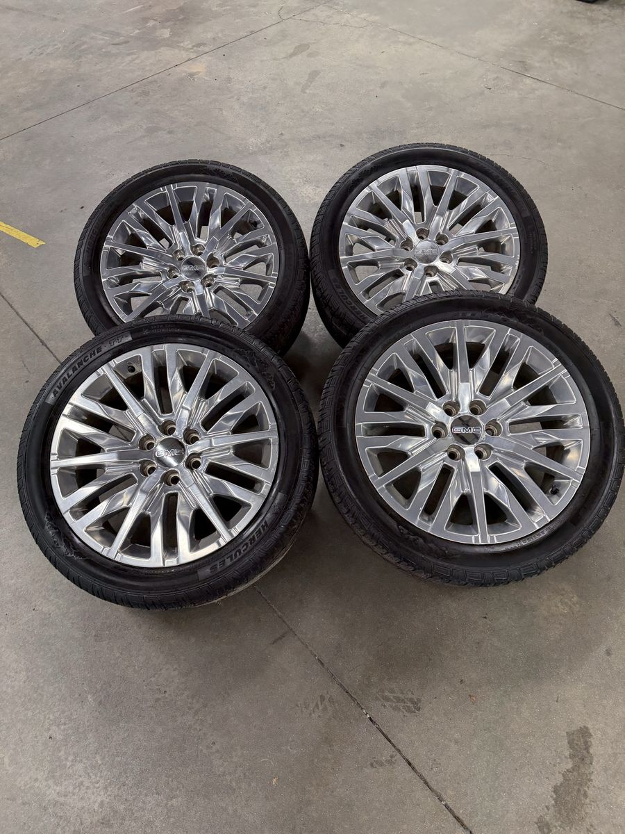 2022 Gmc Denali Yukon OEM 22in Rims/ 285/45/22