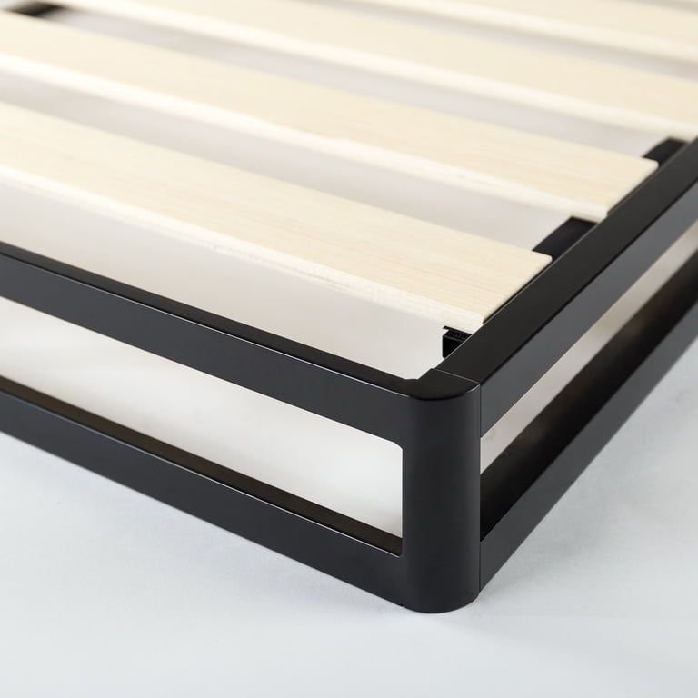 Zinus 4" Full sized Metal Box Spring with Wood Slats