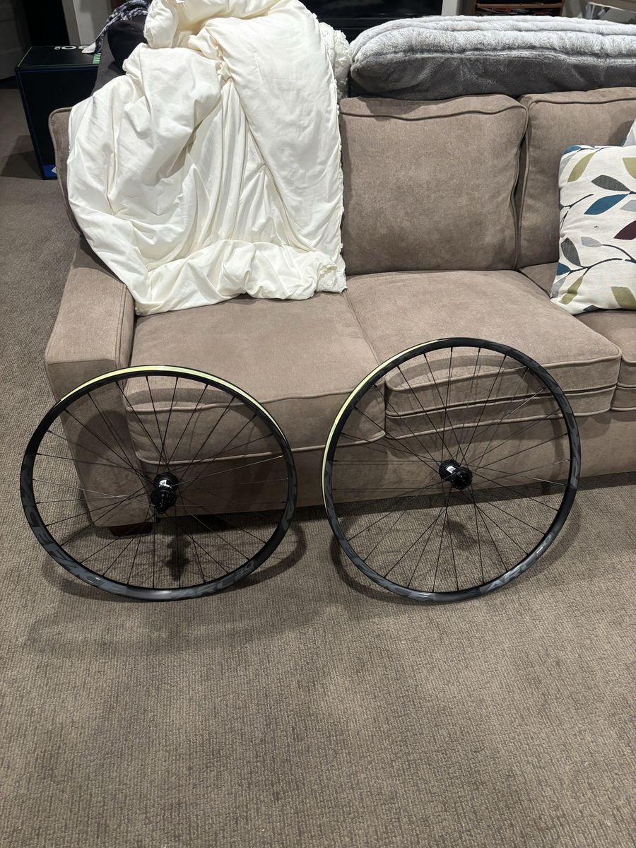 New DT Swiss 350 / Race Face ARC 30 Wheelset 29 front 27.5 rear 