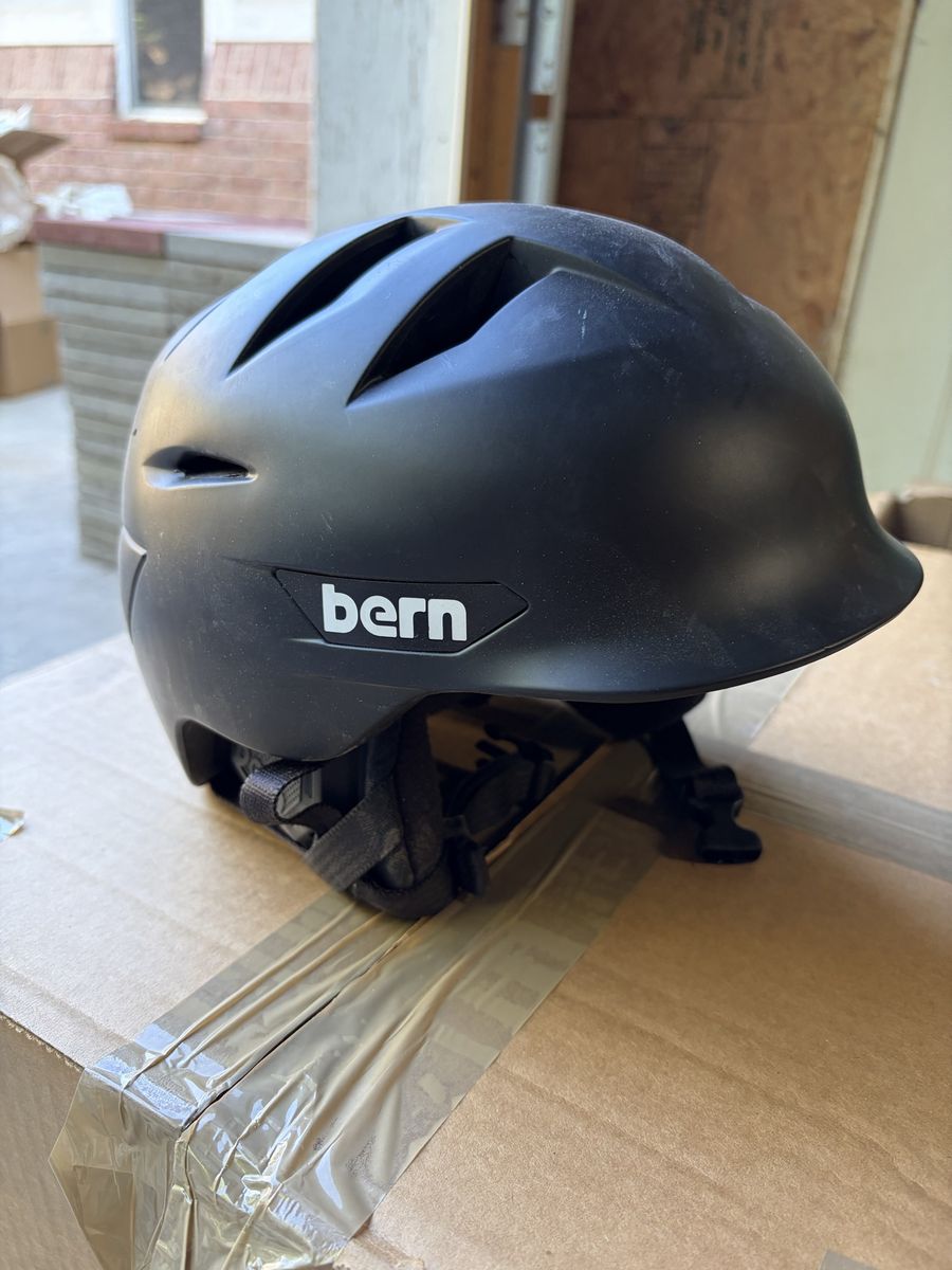 Bern Black MIPS Zip Mold Helmet Medium