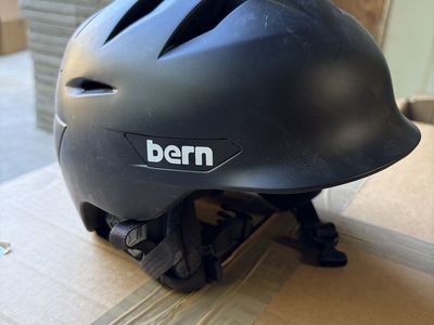 Bern Black MIPS Zip Mold Helmet Medium