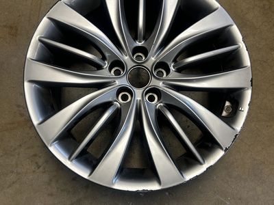 Hyundai Genesis 5.0 rear wheel