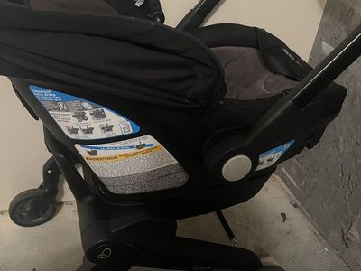 Evenflo Shyft DualRide Infat Car Seat and Stroller Combo