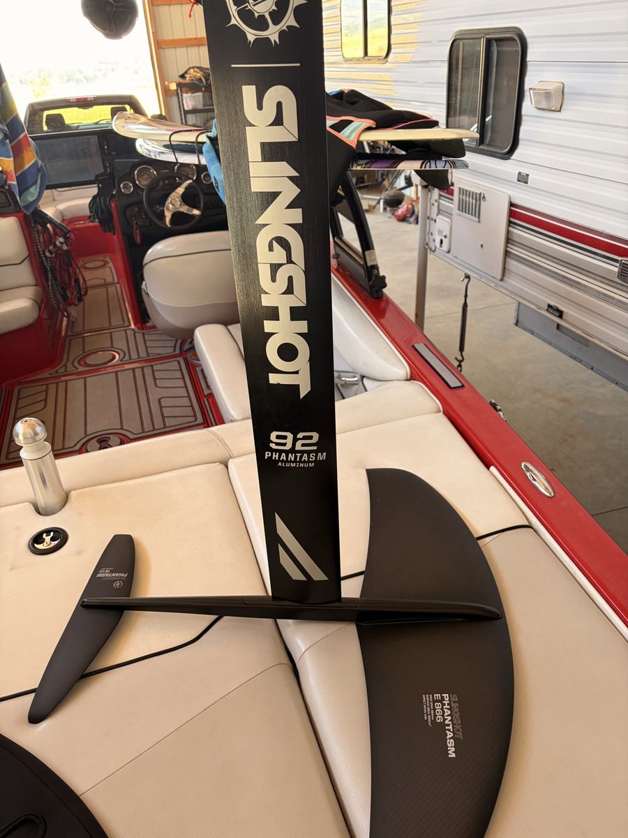 Slingshot Phantasm 92 Aluminum Mast Hydrofoil Set with E 866 Front Wing and Protective Covers