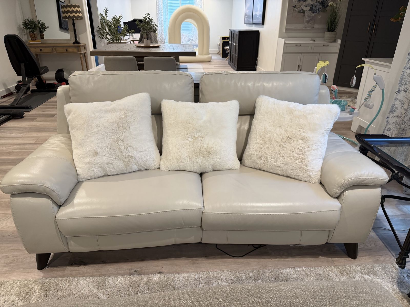 White Italian Venice Leather matching couch and loveseat power reclining set. 