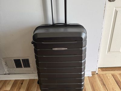 Samsonite hard shell black Luggage 29” Tall