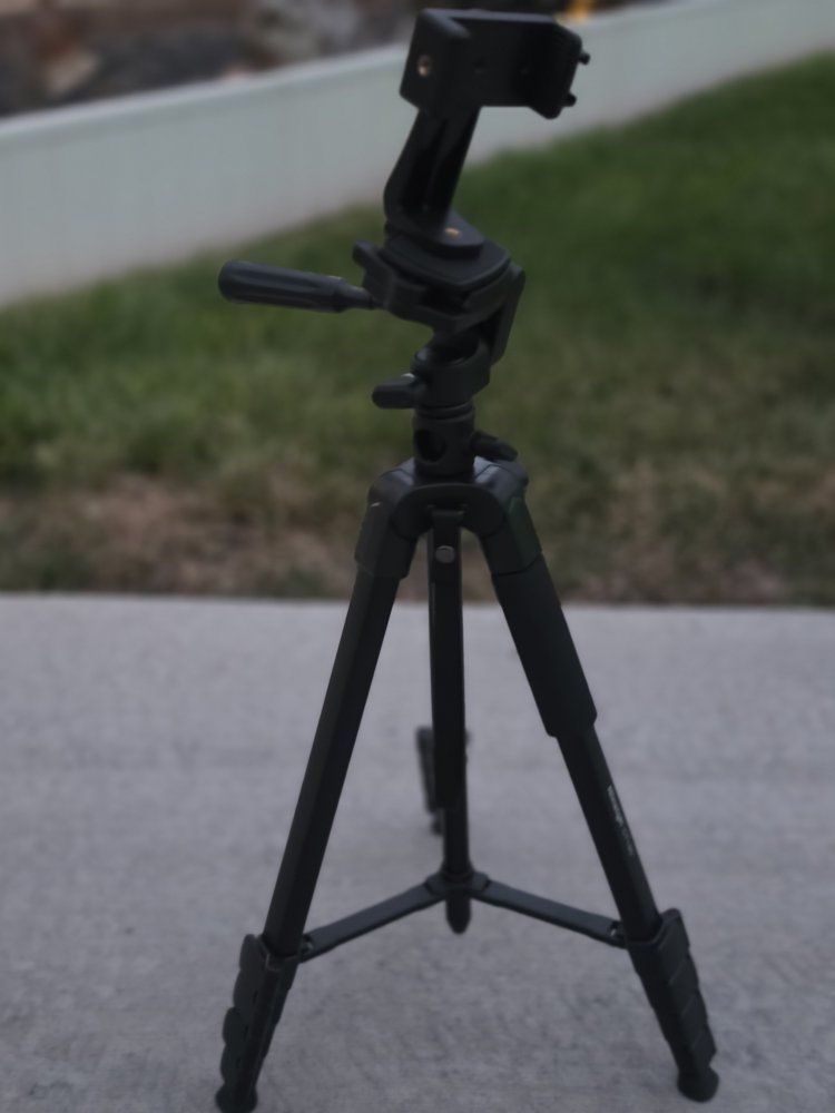 Ninesky CY188 Extendable Camera and Smartphone Tripod Mount - Black