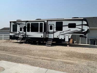 2021 Raptor 356 5th Wheel Toy Hauler