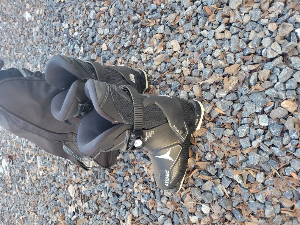 EZ step in atomic ski boots 24-24.5