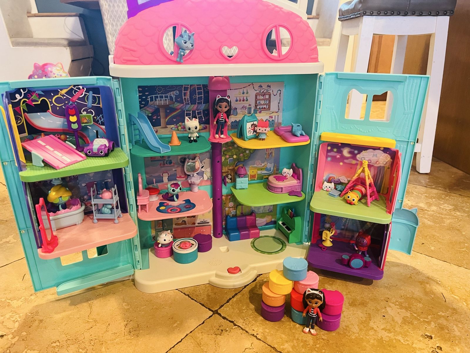 Gabby's Dollhouse Purrfect Dollhouse Playset - Lights & Sounds, Complete w/ Figures & Accessories