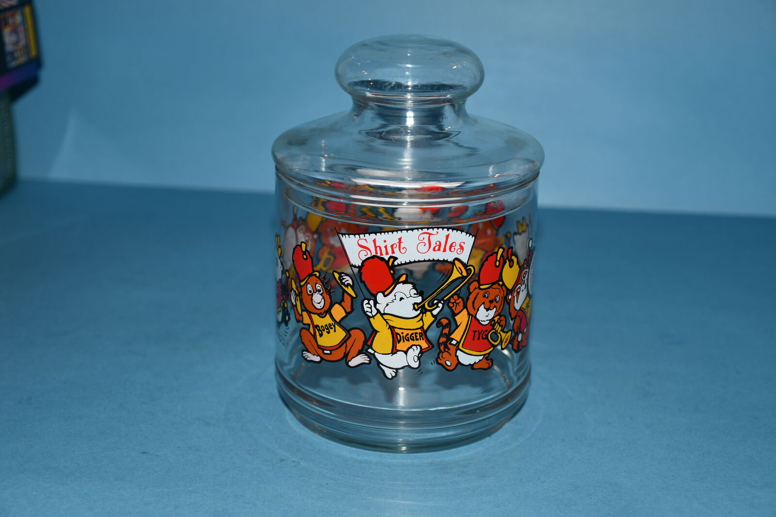 VINTAGE 1982 "SHIRT TALES" GLASS JAR with LID ~ Height 6.5" ~ DIAMETER 4.5" ~ MARCHING BAND ~ CUTE & CLEAN ~ NO CHIPS!