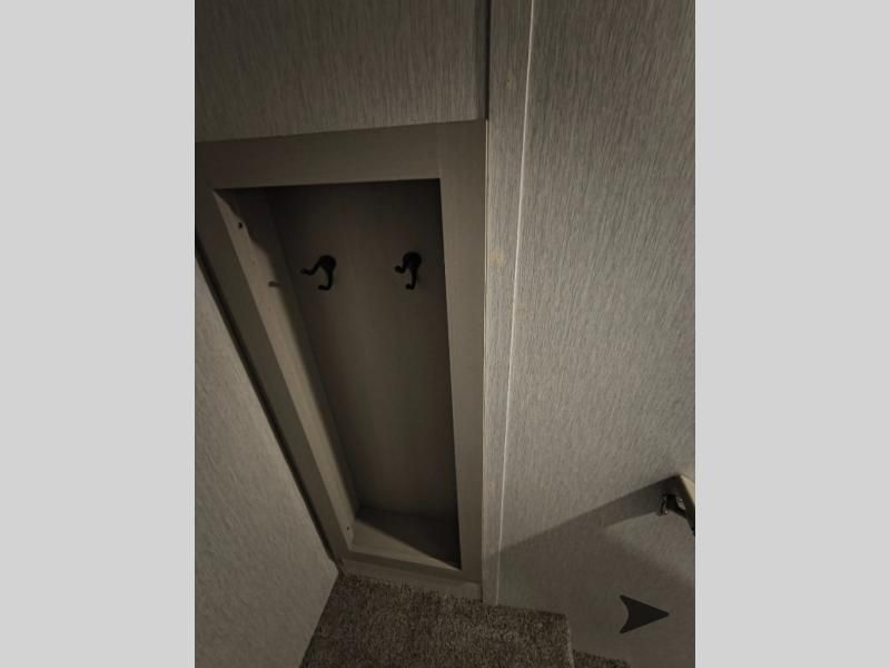 Main image 33