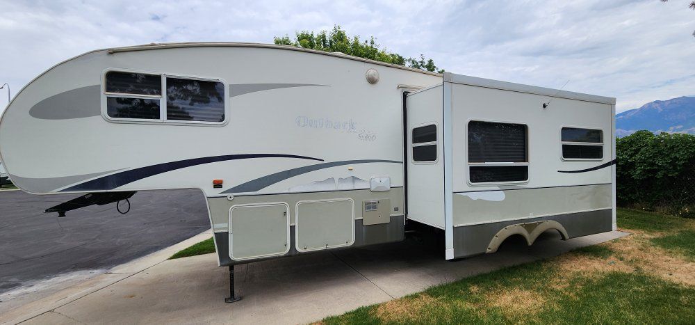 HANDYMAN SPECIAL 2004 Keystone Outback 28FRLS