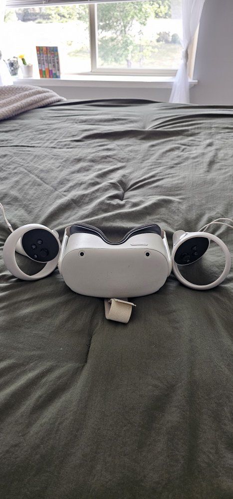 Meta Quest 2 (Oculus Quest 2) VR Headset with Controllers - Used Excellent