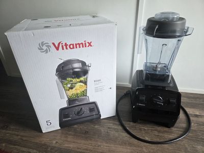 Vitamix Explorian E310 Blender, 10 speed, 48 ounces w/ box, tamper, instruction