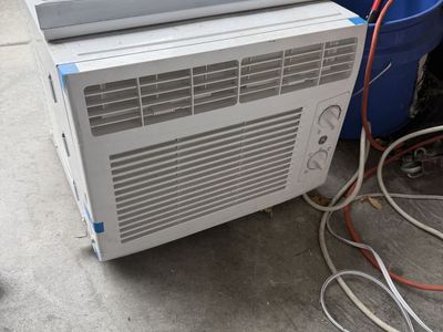 GE Window Air Conditioner Unit White