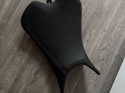 Triumph street triple 2023-up lower seat