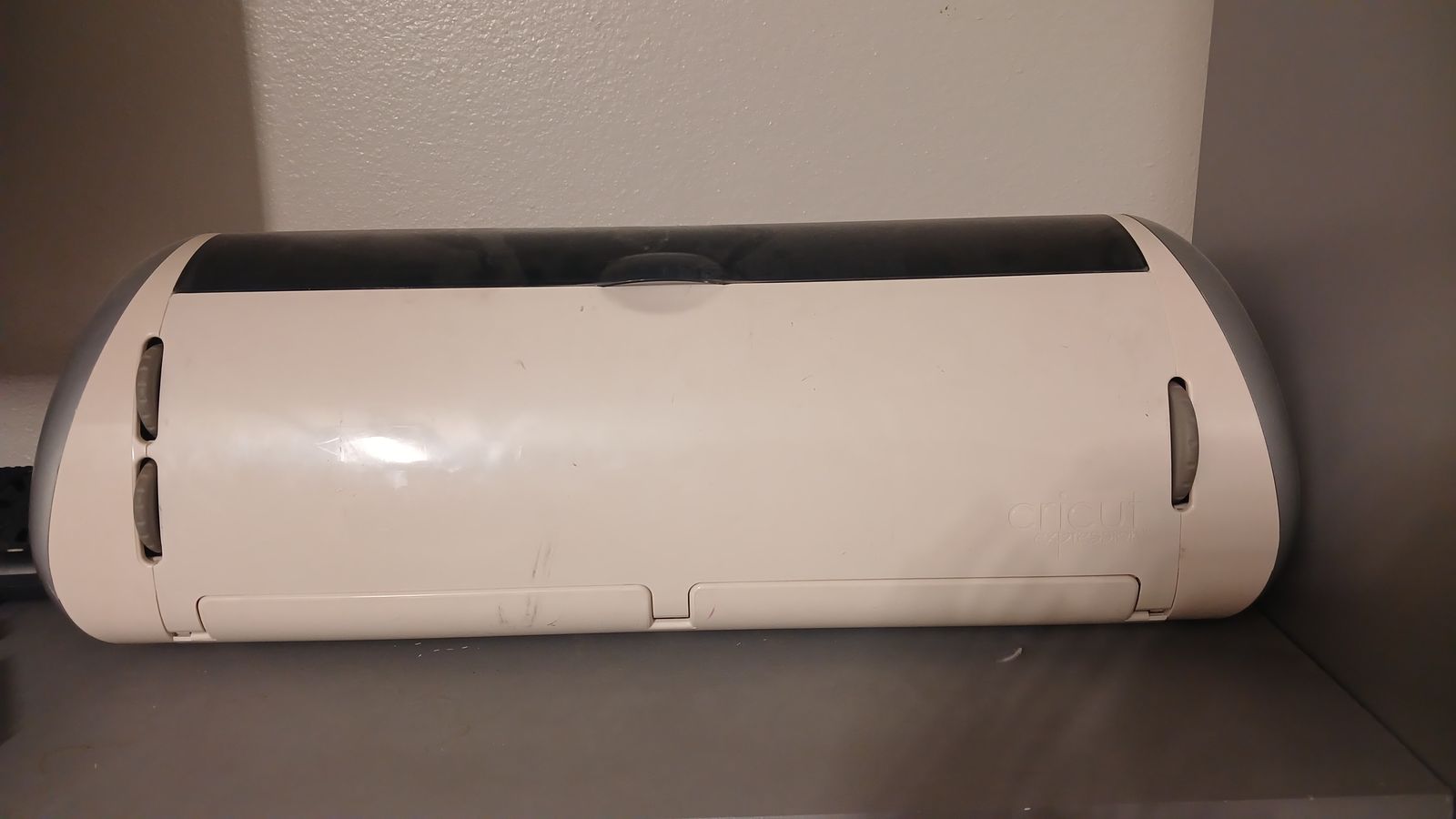 Cricut craft cutter with accessories and cartridges
