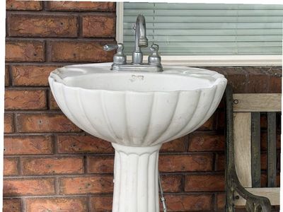 Calm shell pedestal sink