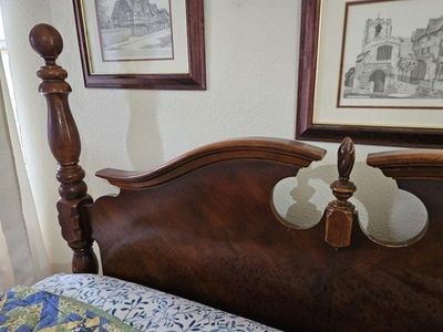 6-Piece Queen Cherry Bed Set with 2 Dressers, Mirror and 2 side tables