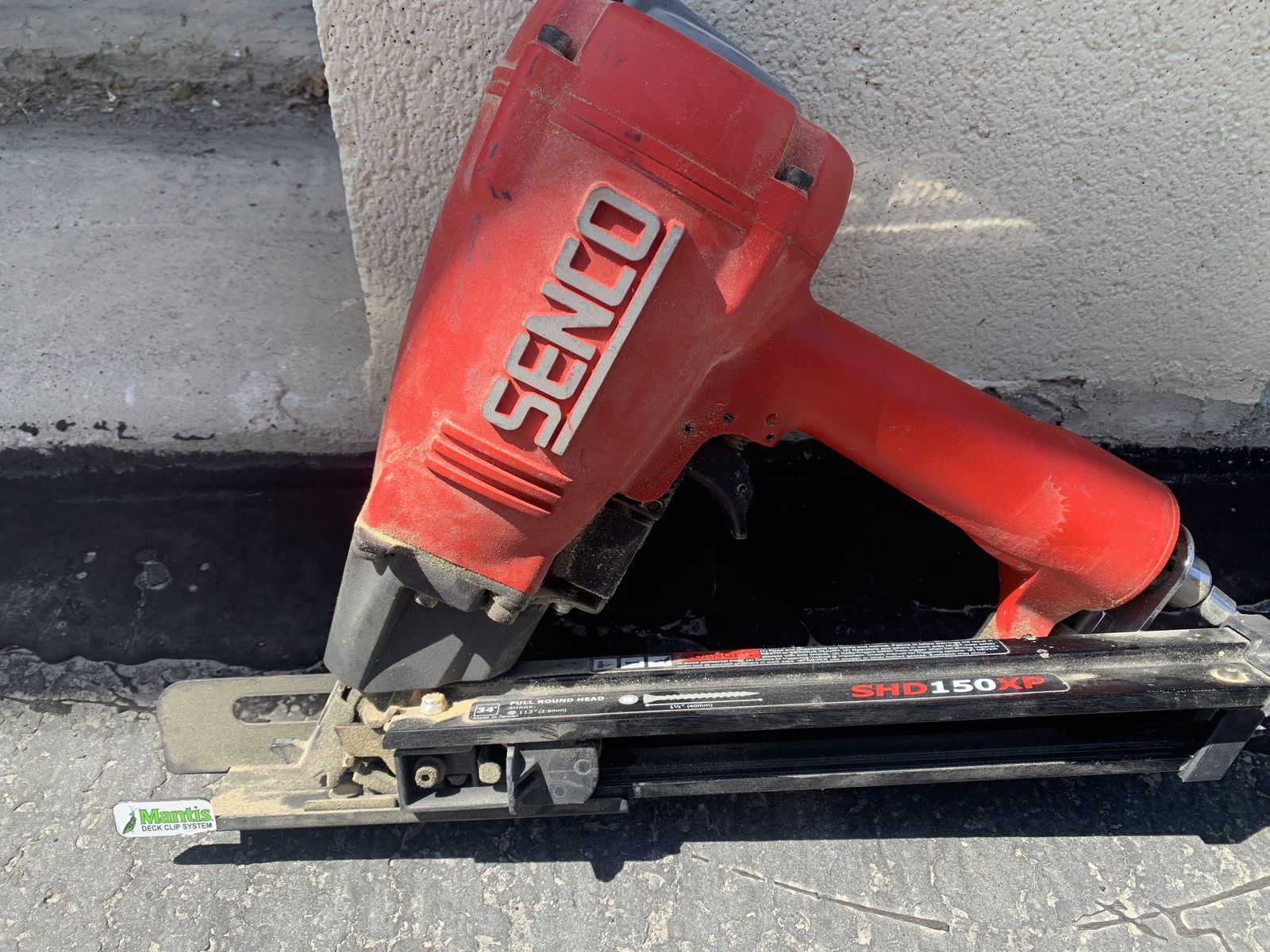 Deck hidden fastener screw gun