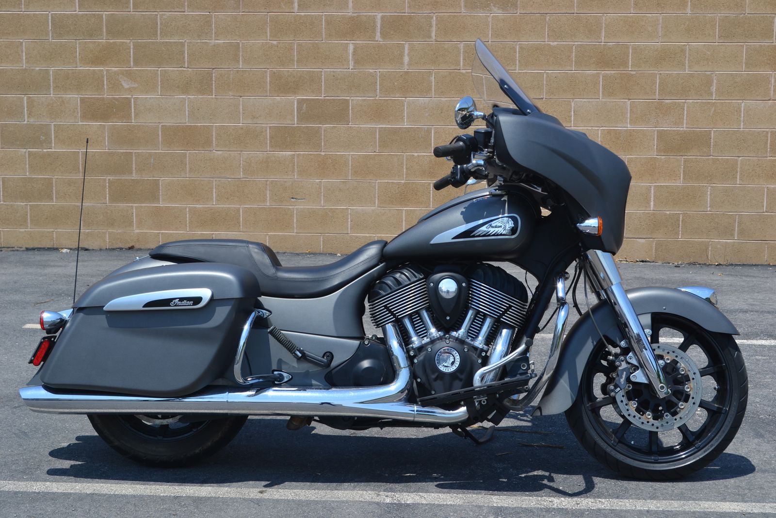 2020 Indian Chieftain Smoke 116 ci - LOW MILES